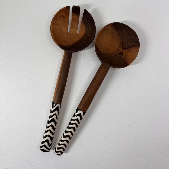 Olive Wood Salad Serving Utensils with batik handles - Picture 6 of 7